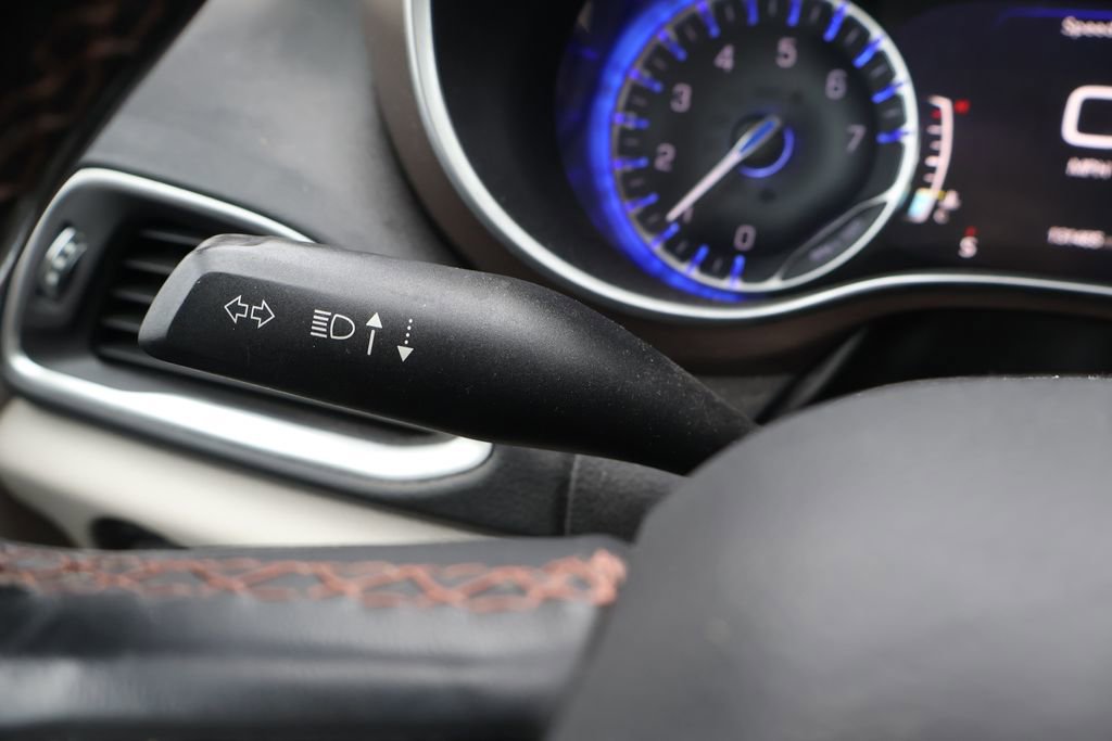 Used 2017 Chrysler Pacifica Touring-L Plus w/ Tire & Wheel Group image 20