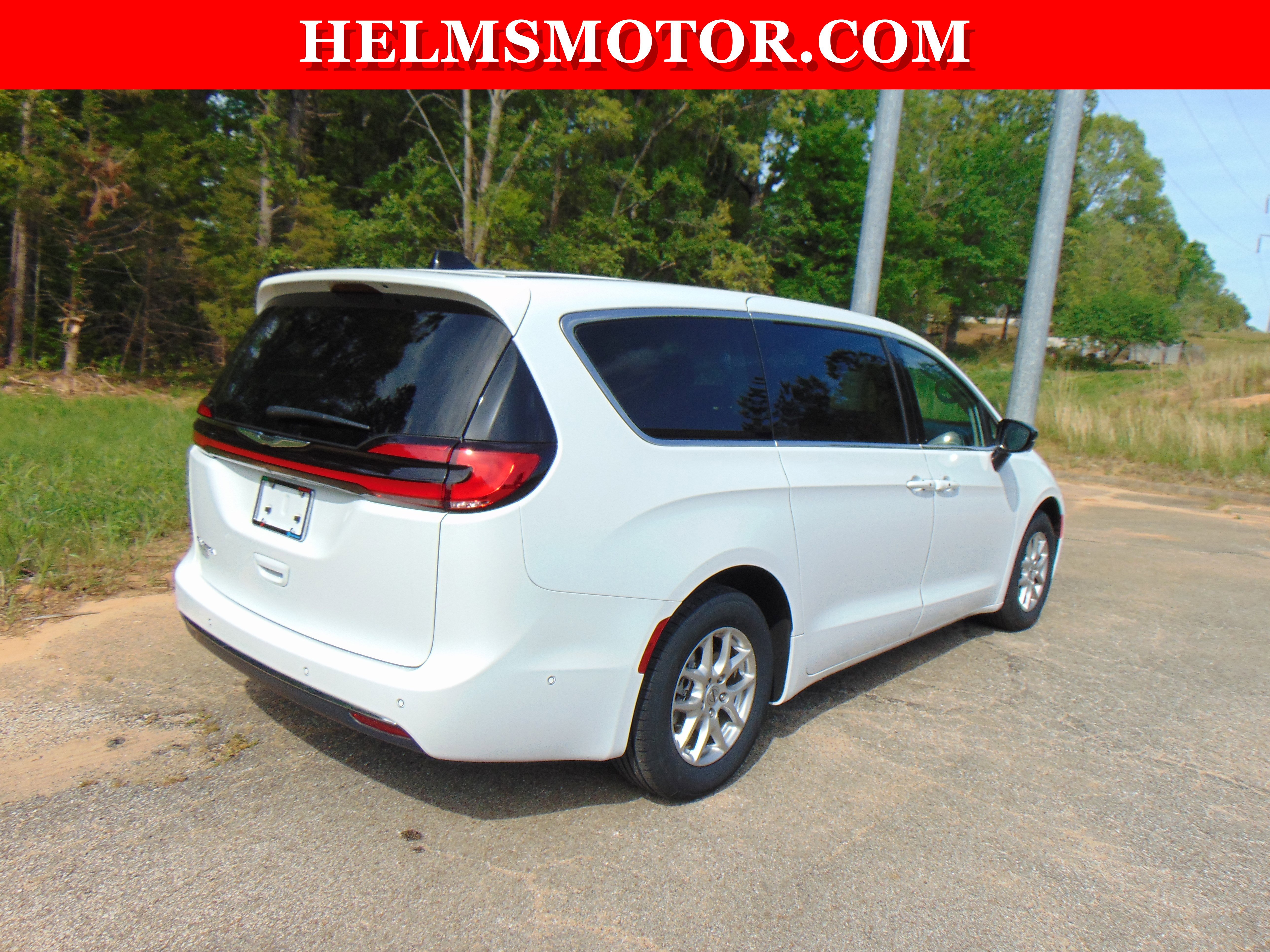 Certified 2024 Chrysler Pacifica Touring-L FWD image 15