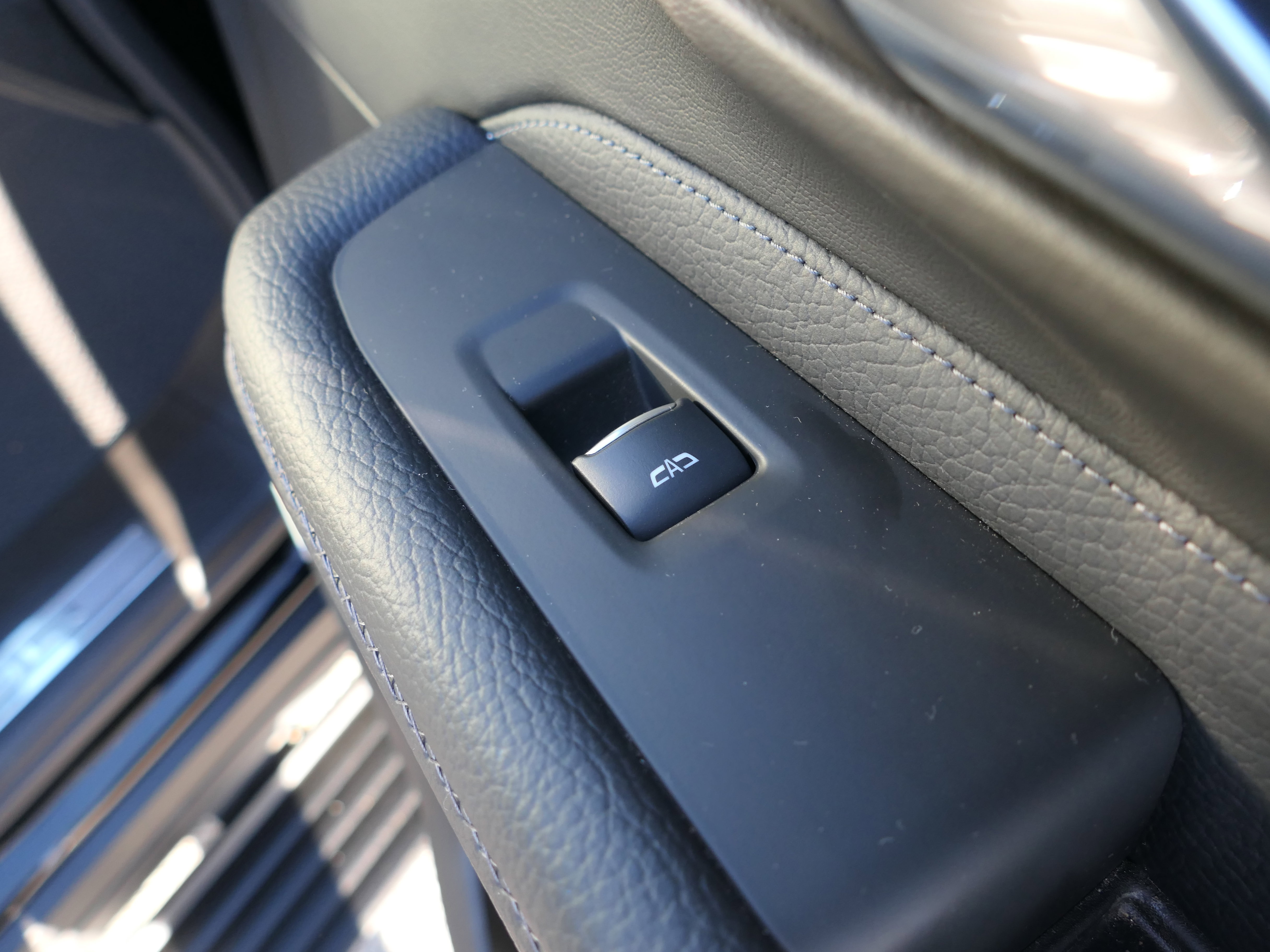 Used 2023 GMC Yukon XL Denali image 26