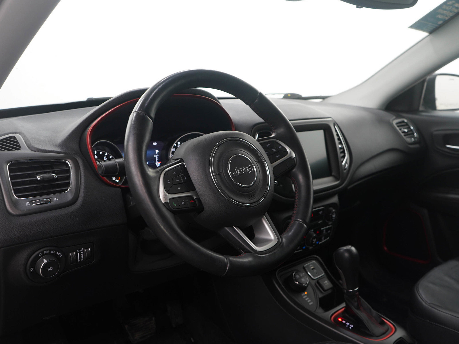 Used 2018 Jeep Compass Trailhawk w/ Cold Weather Group image 16