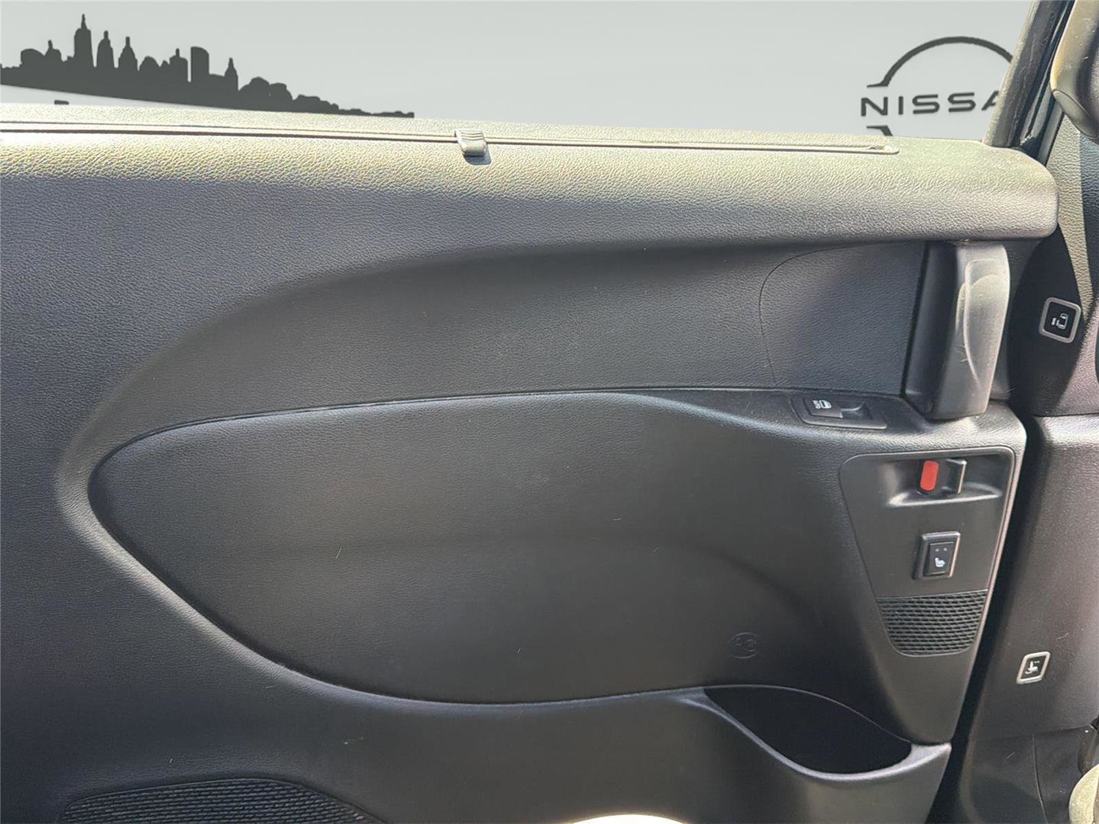 Used 2025 Chrysler Pacifica Limited FWD image 33