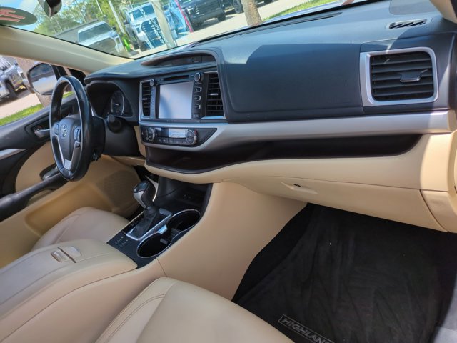 Used 2017 Toyota Highlander XLE image 23