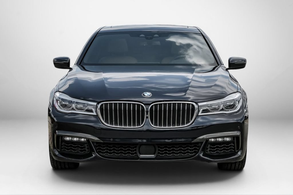 Used 2019 BMW 750i xDrive w/ M Sport Package AWD/4WD image 3