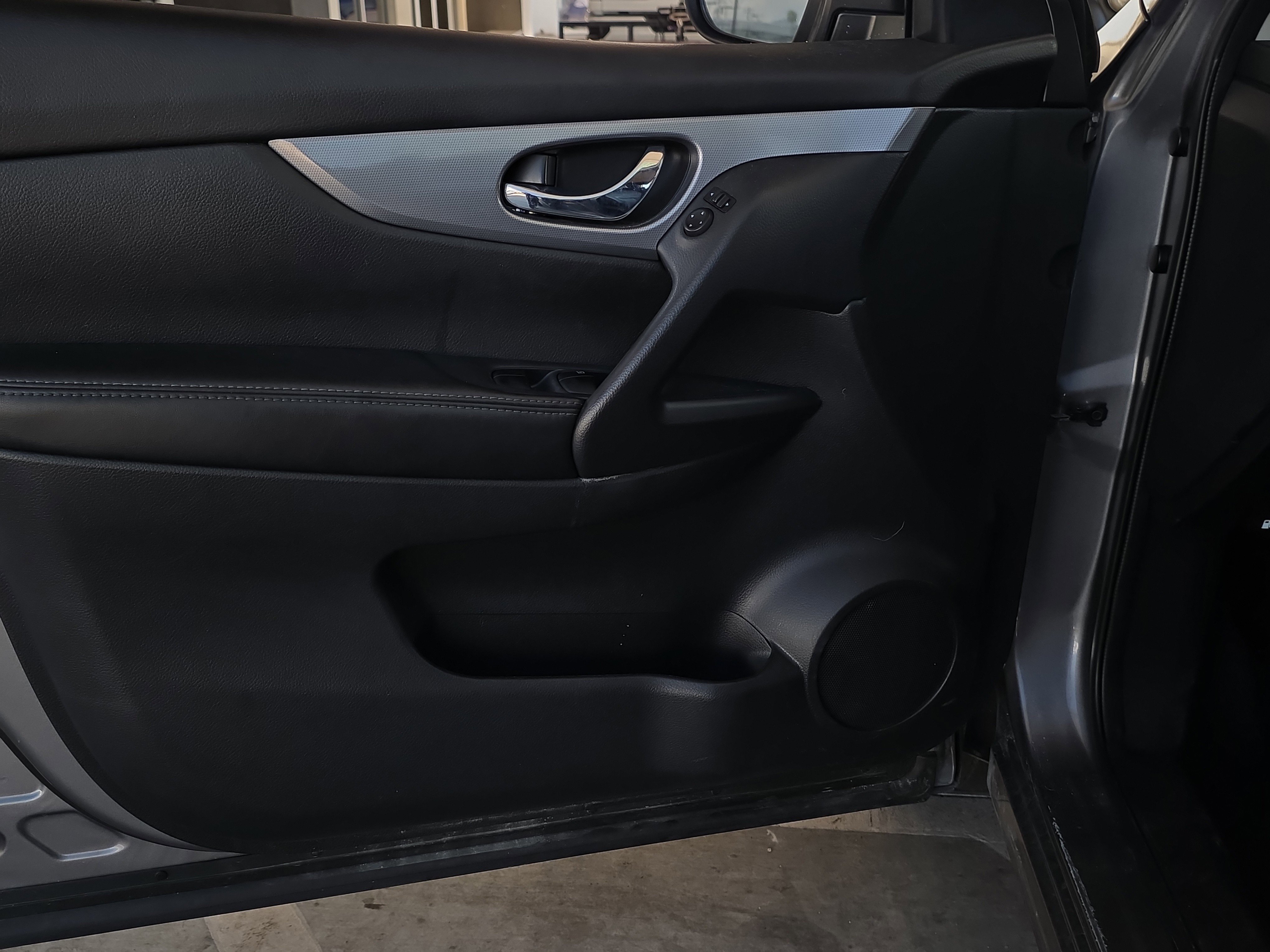 Used 2020 Nissan Rogue Sport SL image 6