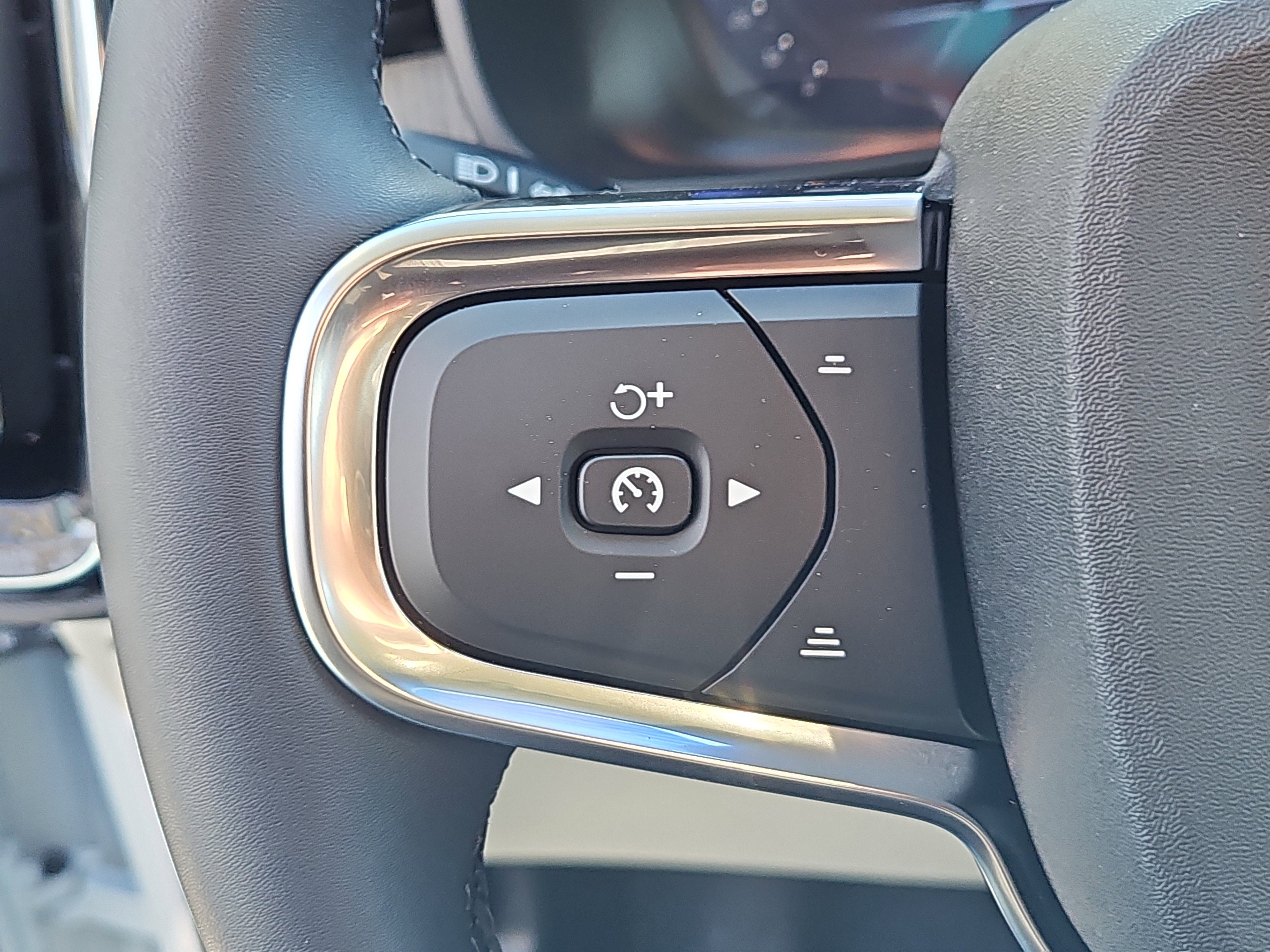 New 2026 Volvo XC40 B5 Plus w/ Protection Package Premier image 15