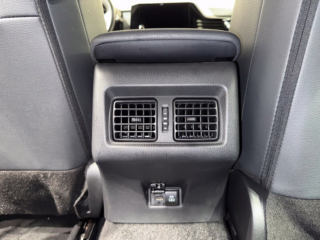 Used 2025 Toyota Camry SE FWD image 19