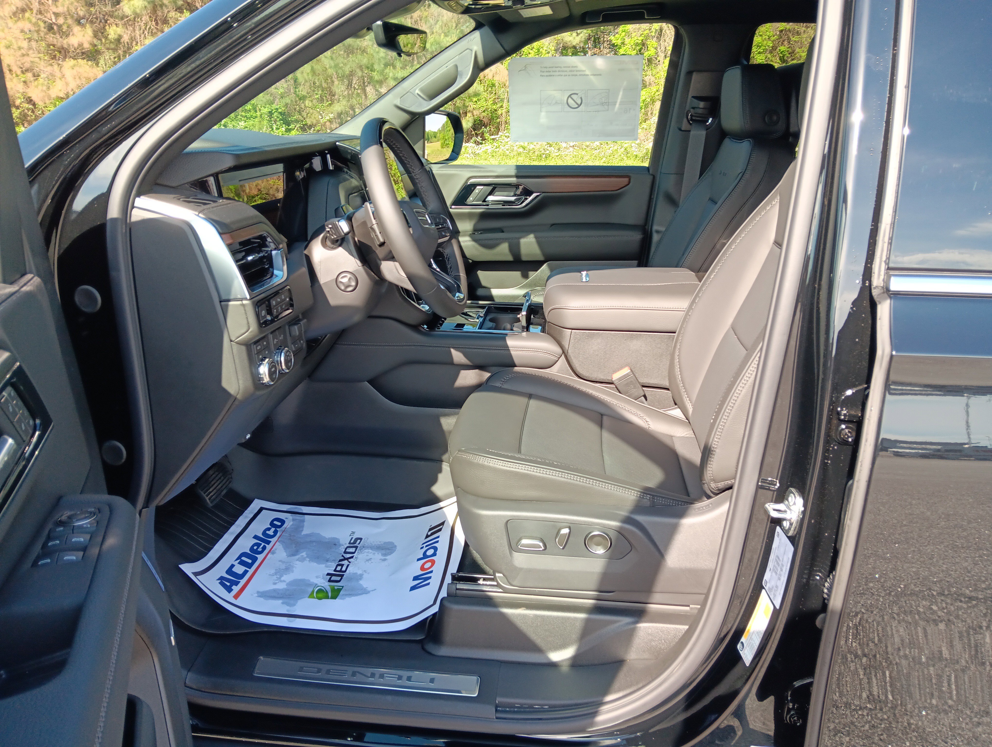 New 2026 GMC Yukon Denali w/ Denali Reserve Package AWD/4WD image 7