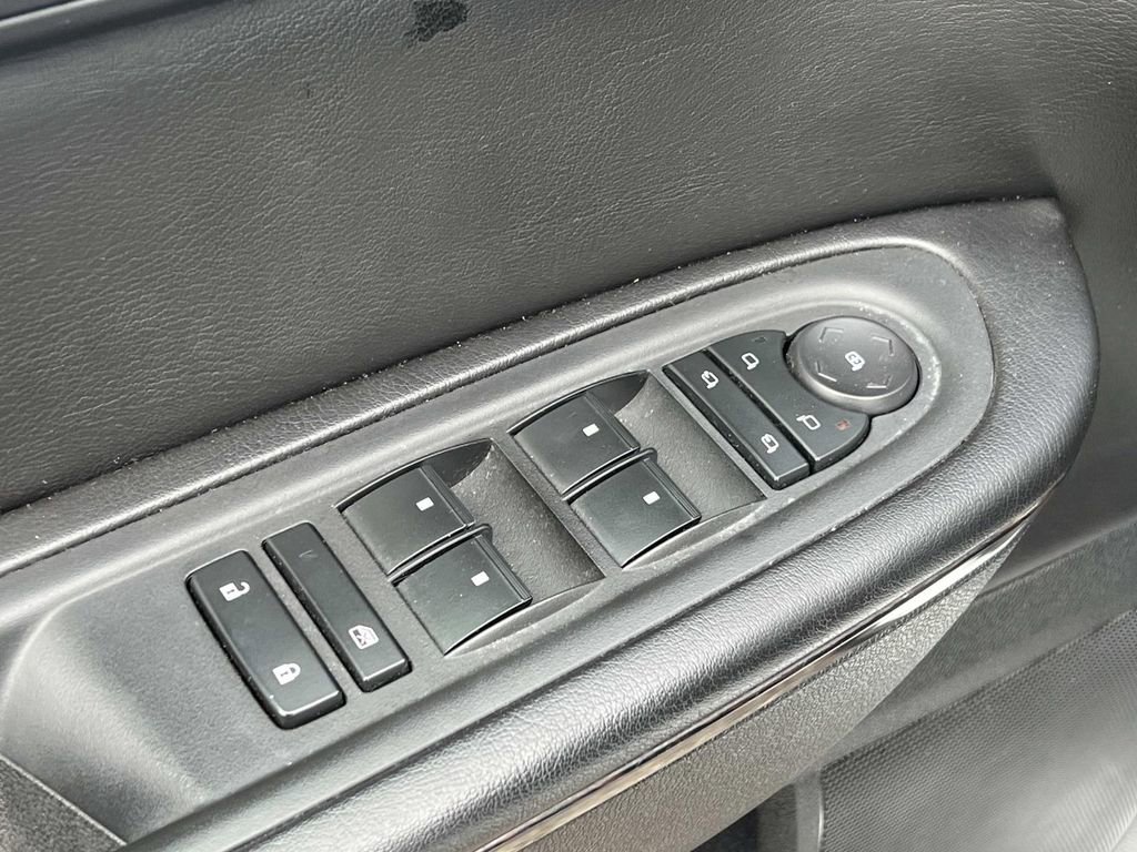 Used 2016 Chevrolet Traverse LTZ FWD image 13