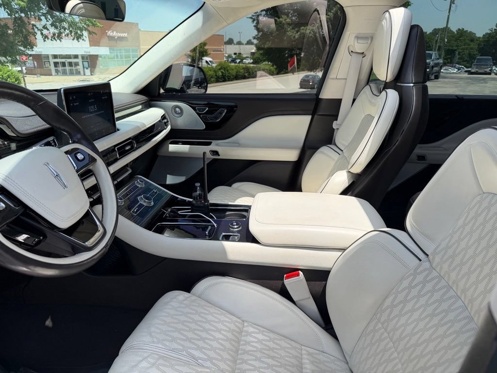 Used 2023 Lincoln Aviator Black Label w/ Class IV Trailer Tow Package AWD/4WD image 5