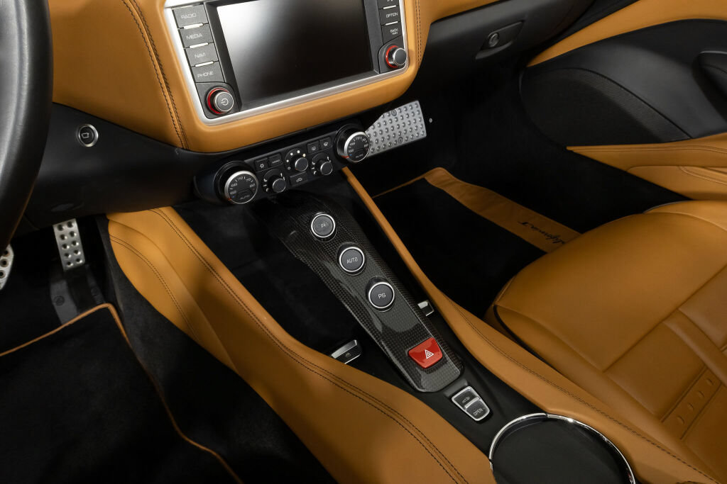 Used 2016 Ferrari California T RWD image 34