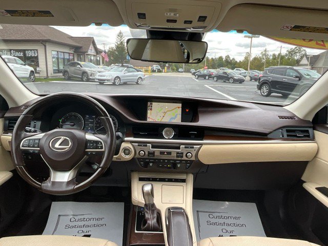 Used 2018 Lexus ES 350 w/ Luxury Package w/Wood Trim FWD image 12
