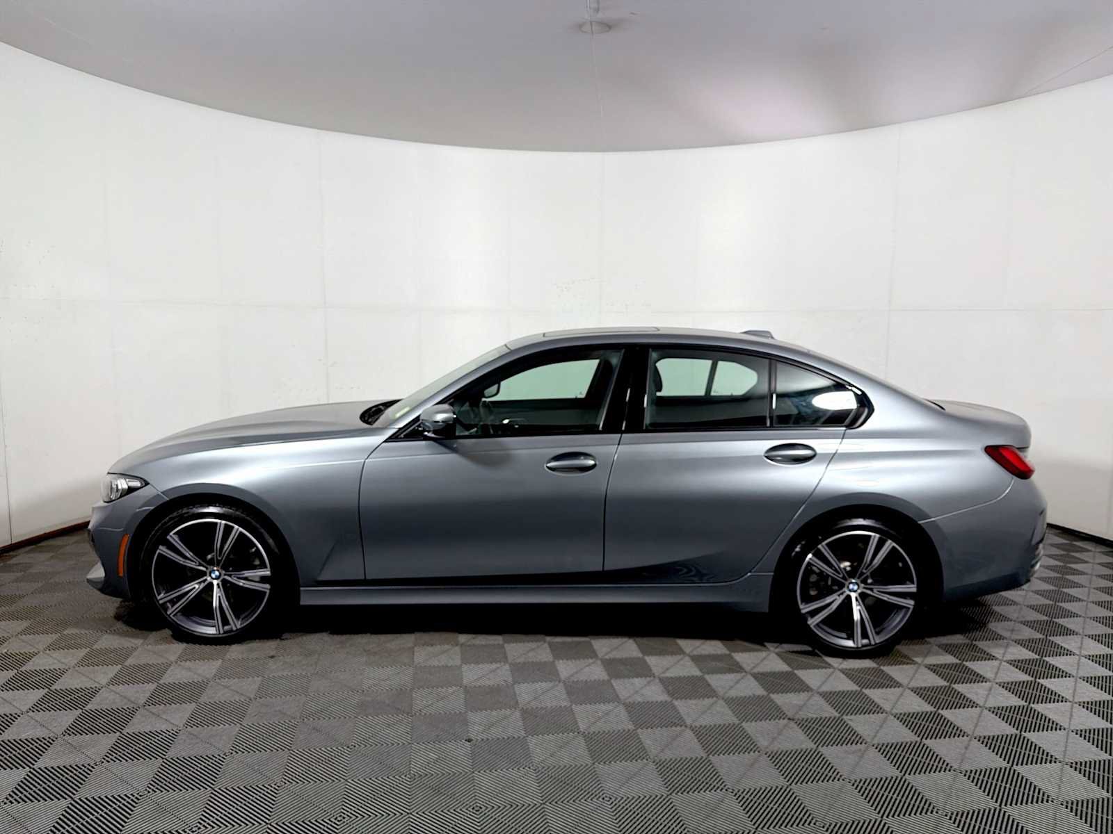 Used 2023 BMW 330i xDrive Sedan w/ Driving Assistance Package AWD/4WD image 4