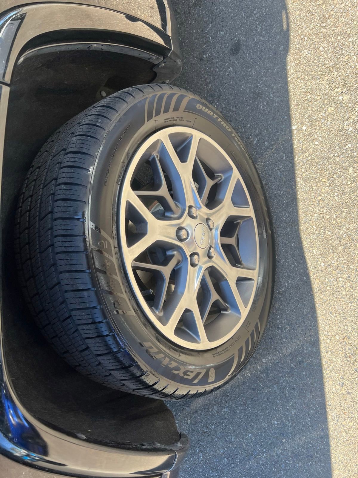 Used 2018 Jeep Grand Cherokee Limited AWD/4WD image 11