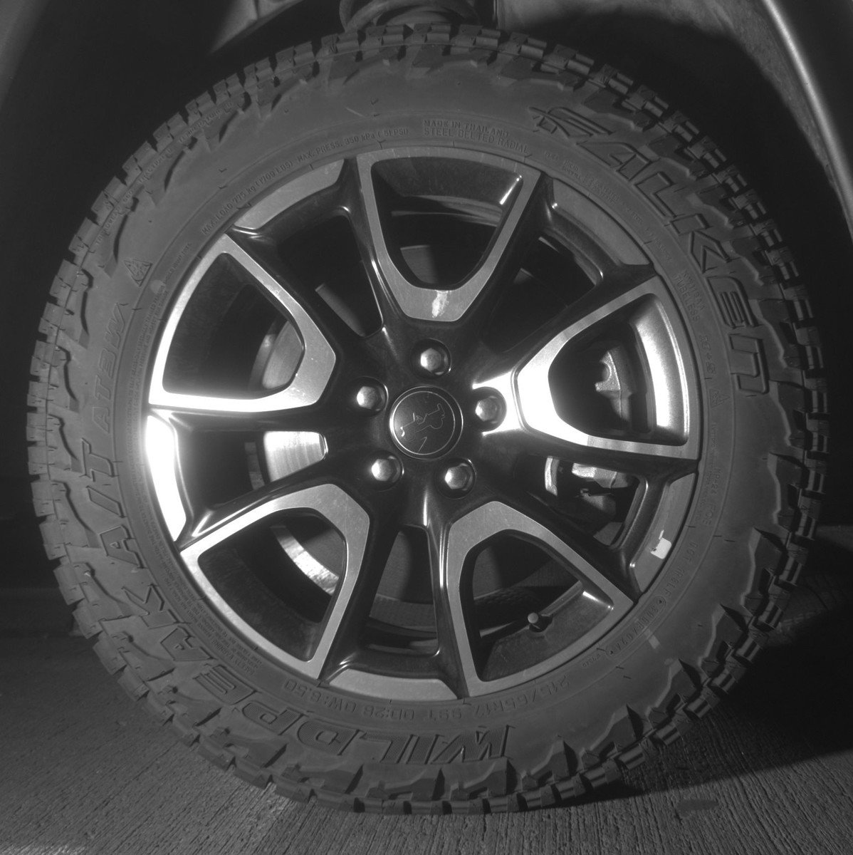 Used 2025 Jeep Compass Trailhawk image 13