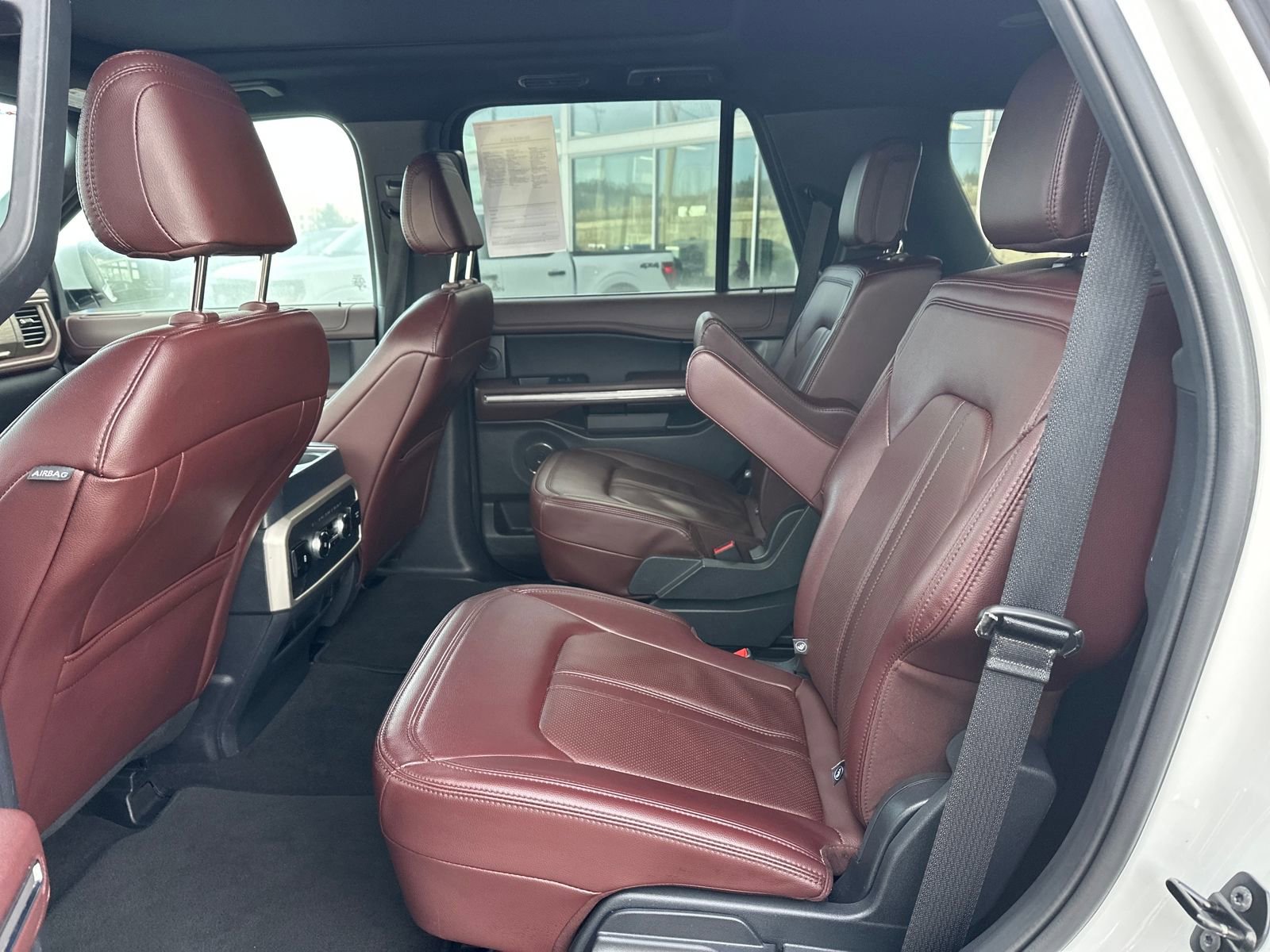 Used 2024 Ford Expedition Limited image 11