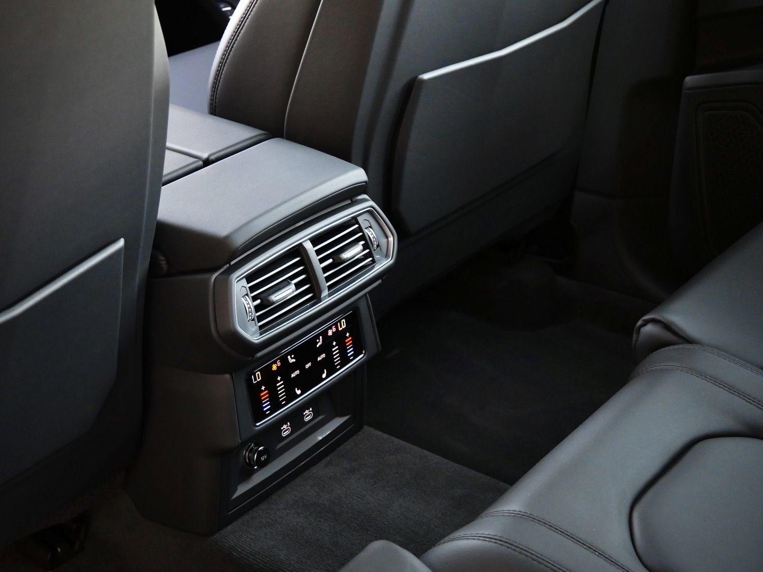 Used 2025 Lamborghini Urus SE image 22