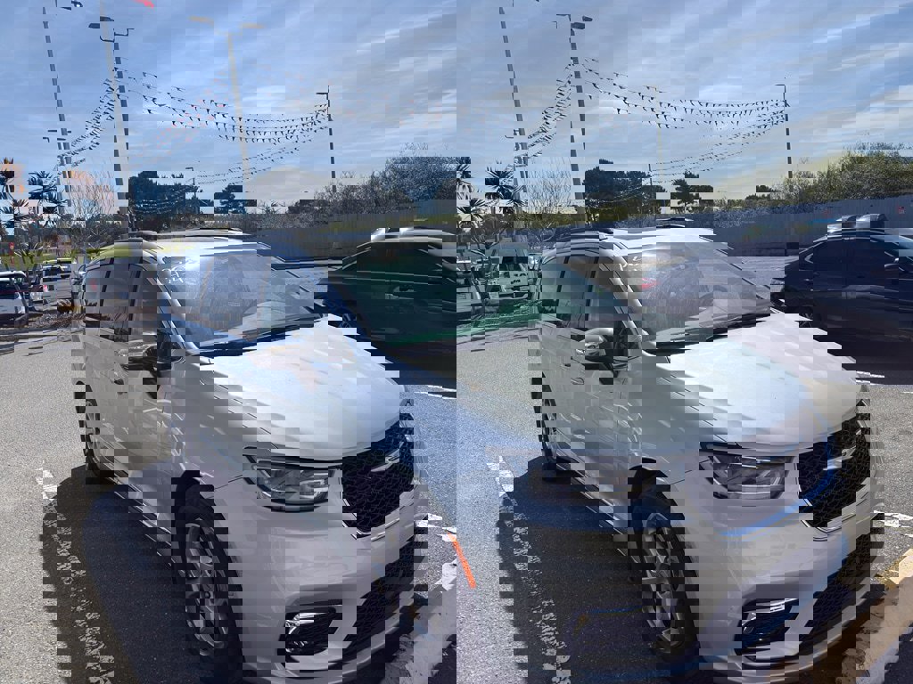 Used 2023 Chrysler Pacifica Limited image 5