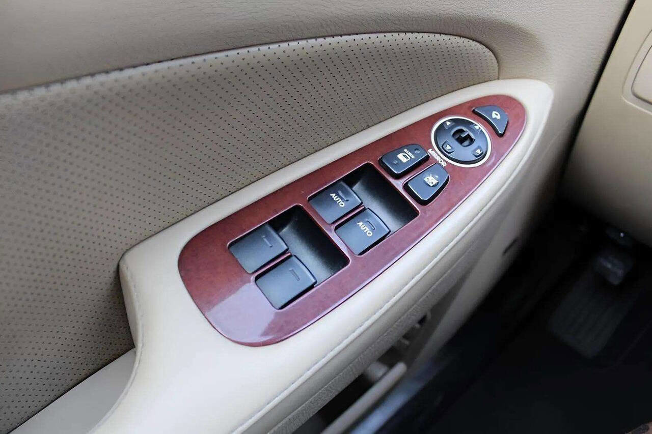 Used 2013 Hyundai Genesis 3.8 w/ Premium Pkg image 30