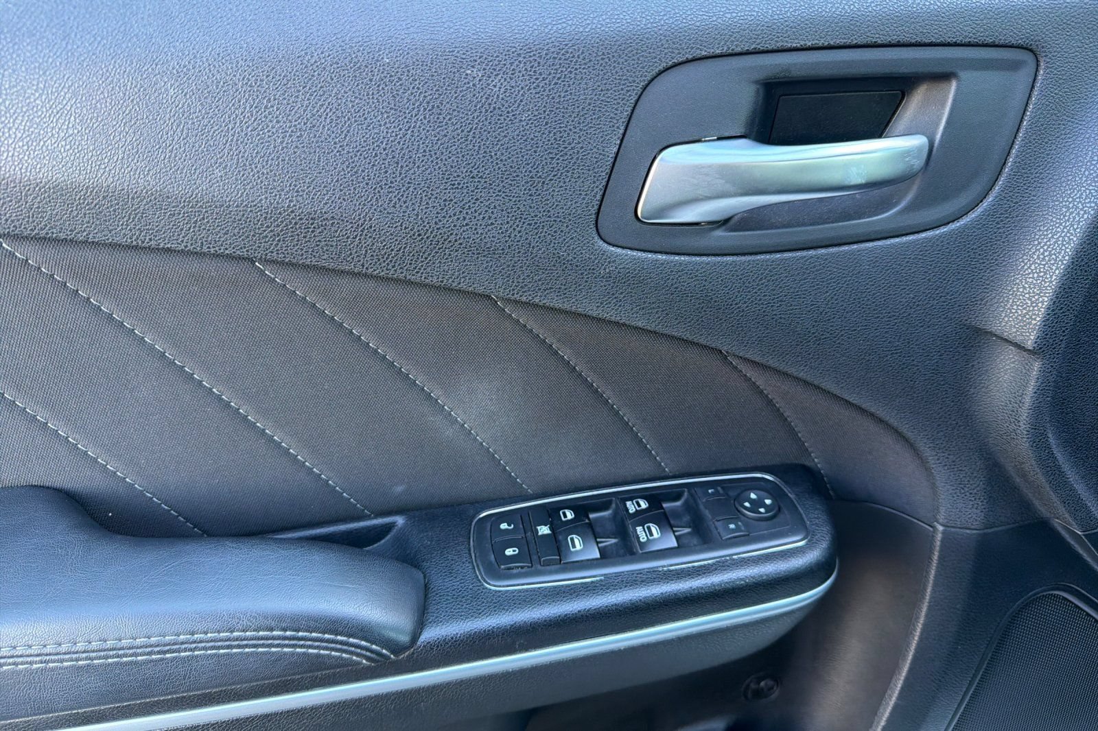 Used 2018 Dodge Charger SXT Plus RWD image 11