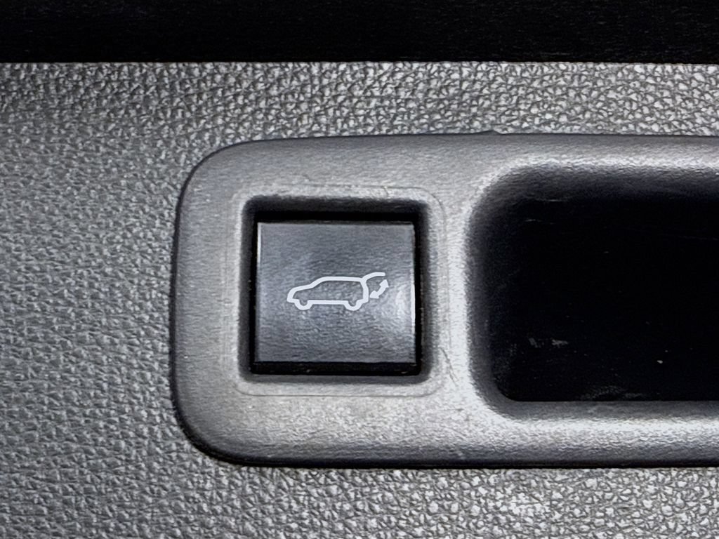 Certified 2021 Toyota Highlander XLE AWD/4WD image 31