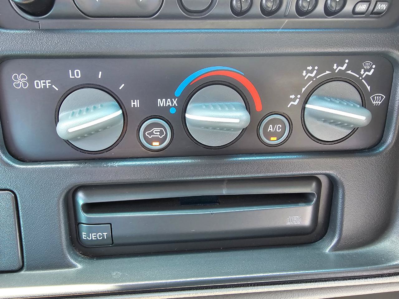 Used 1998 Chevrolet Silverado 1500 4x4 Extended Cab w/ Preferred Equipment Group 2 image 30