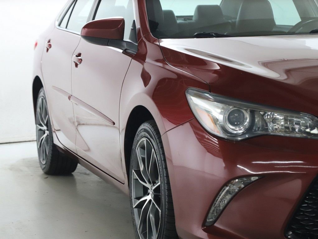 Used 2015 Toyota Camry XSE image 9