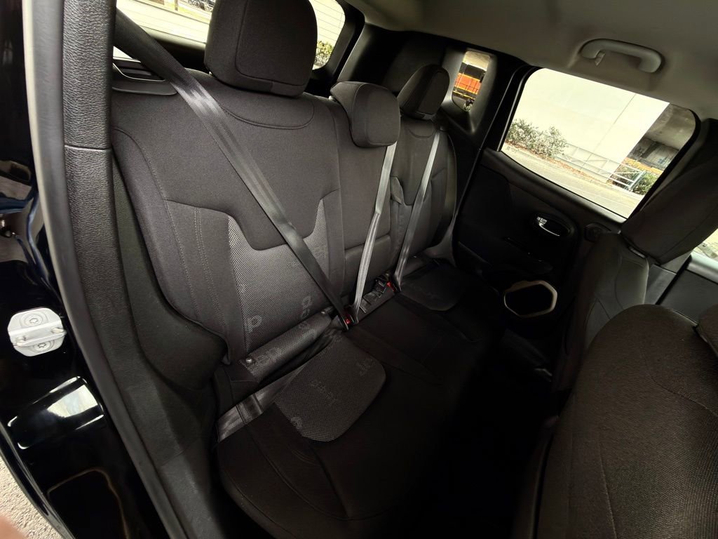 Used 2015 Jeep Renegade Latitude w/ Popular Equipment Group FWD image 29