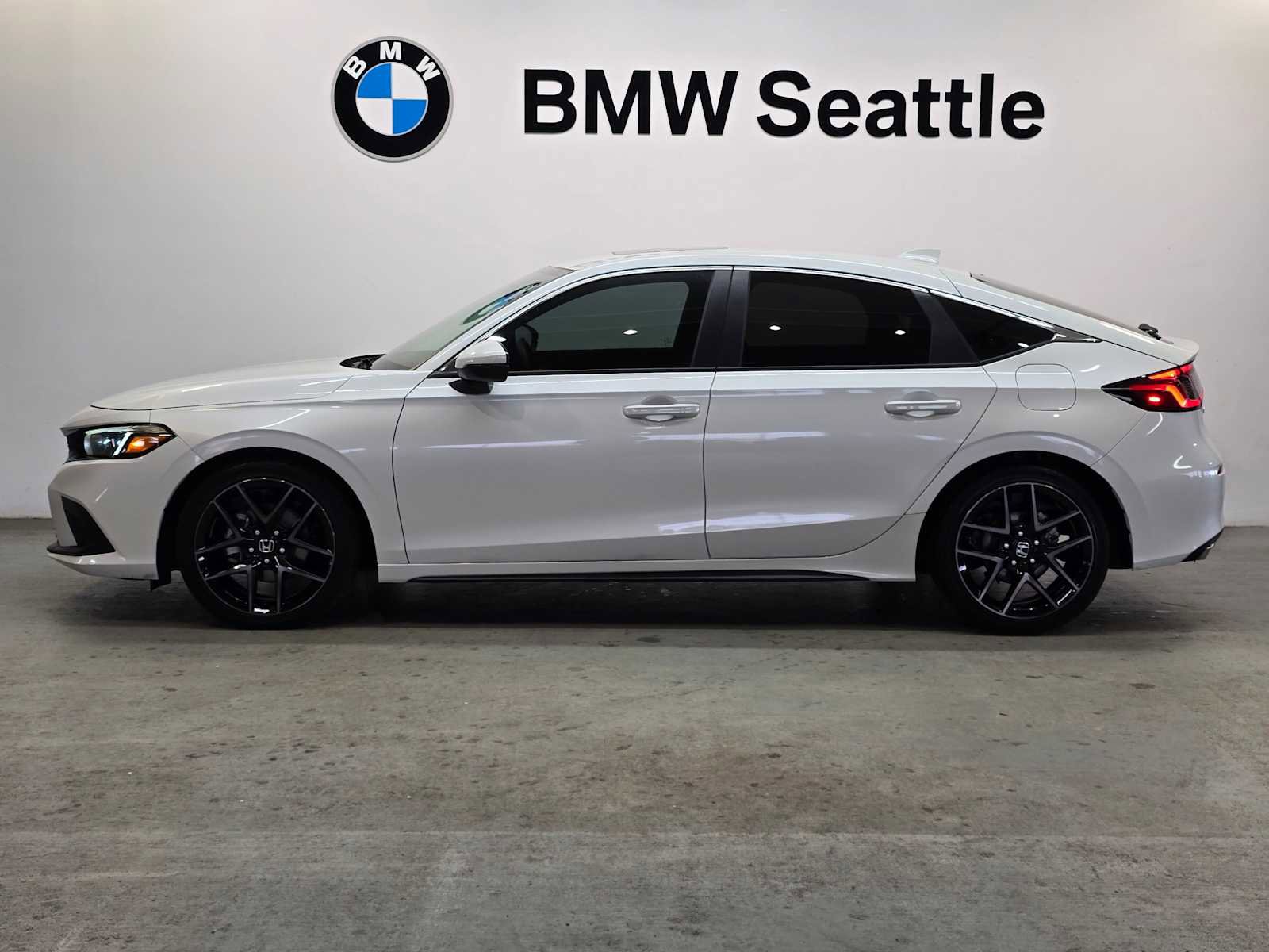 Used 2024 Honda Civic Sport Touring image 3