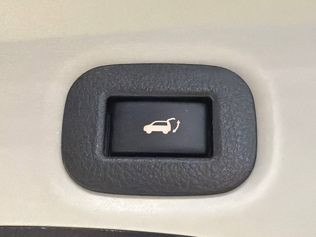 Used 2018 Nissan Rogue SV w/ Premium Package FWD image 20