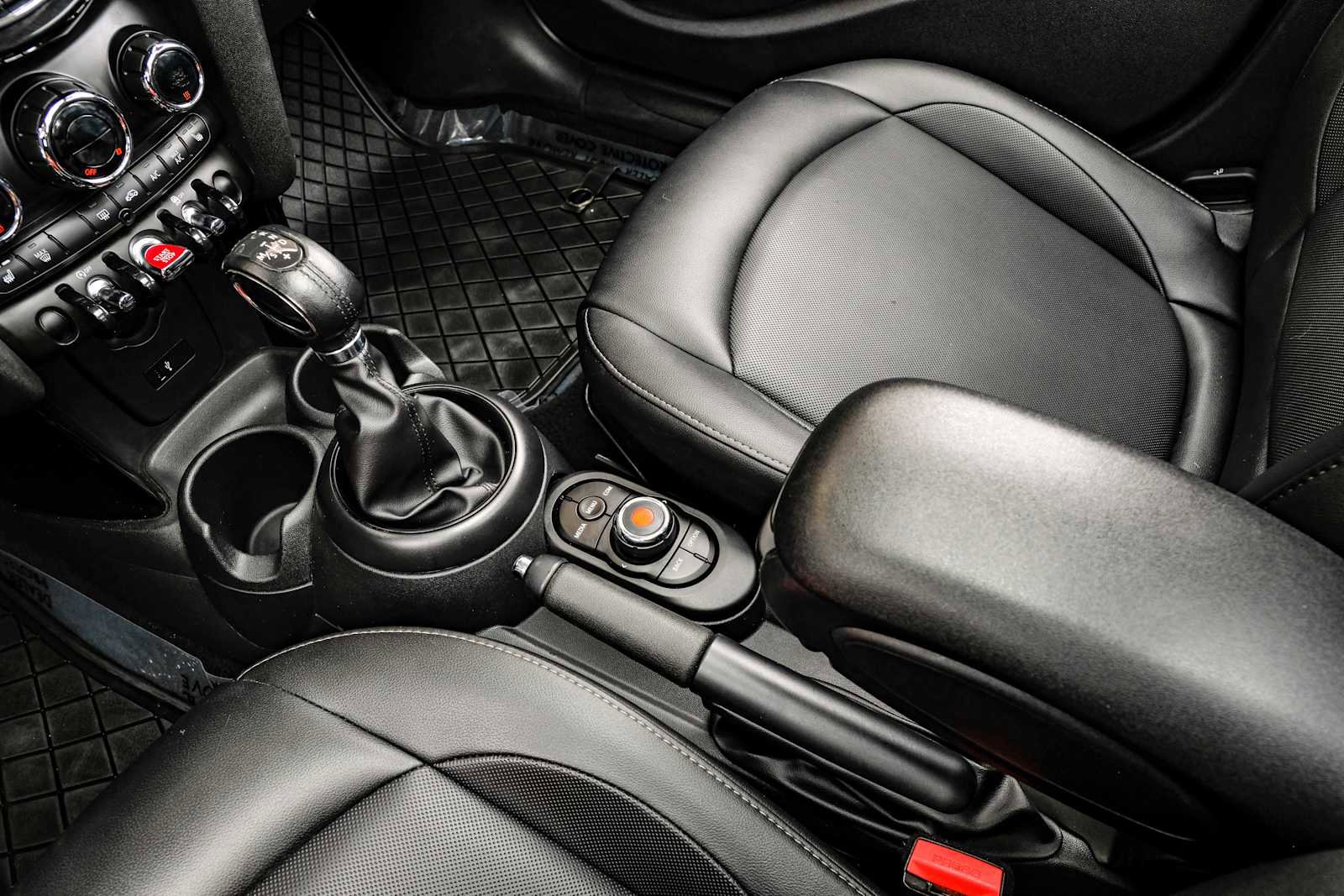 Used 2019 MINI Cooper 4-Door Hardtop image 27