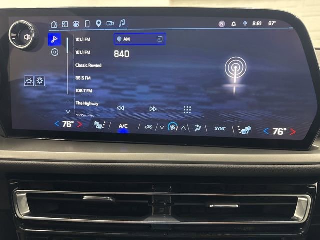 Used 2025 Chevrolet Traverse LT FWD image 16