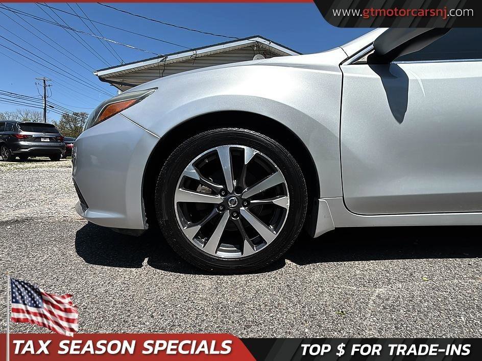 Used 2017 Nissan Altima 2.5 SR FWD image 14