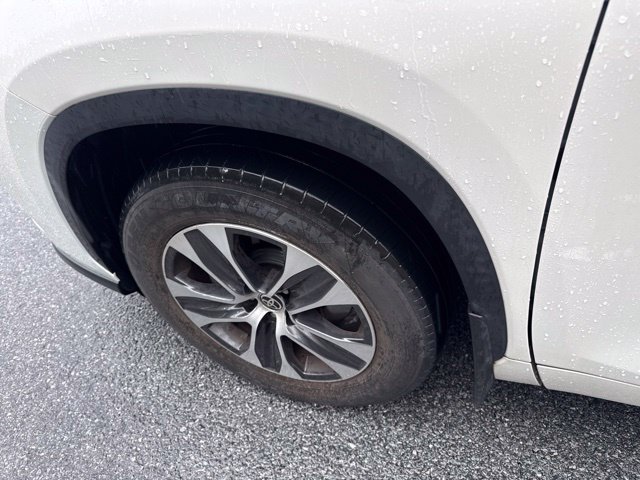 Used 2021 Toyota Highlander XLE AWD/4WD image 17
