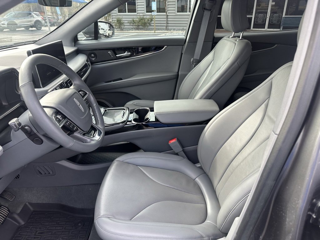 Used 2023 Lincoln Nautilus Reserve w/ Equipment Group 201A image 11