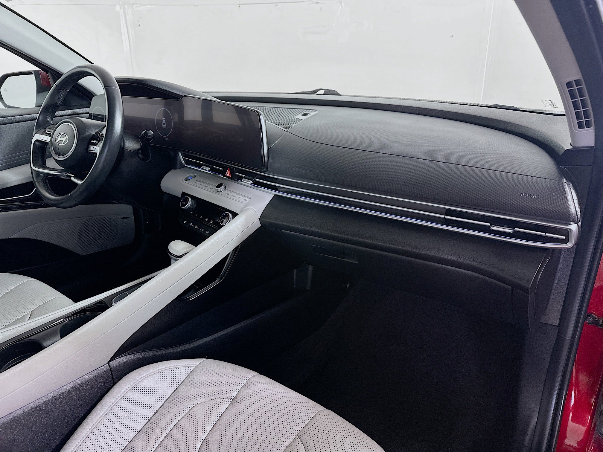 Certified 2024 Hyundai Elantra Limited FWD image 29