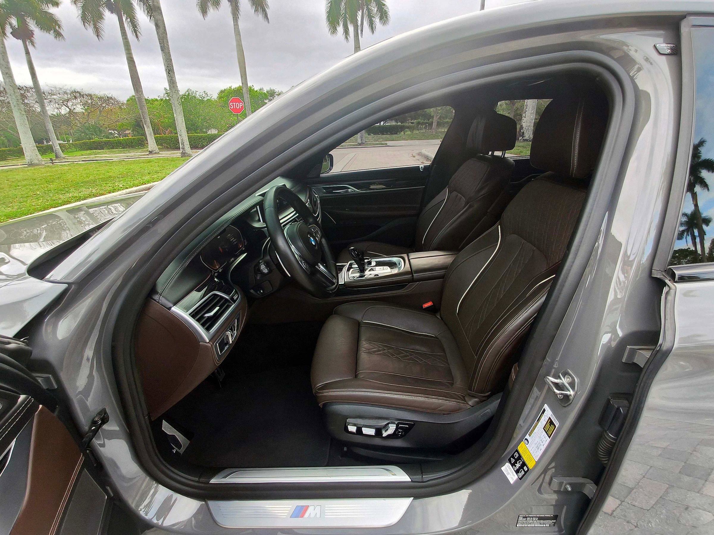 Used 2020 BMW 750i xDrive w/ Executive Package AWD/4WD image 30