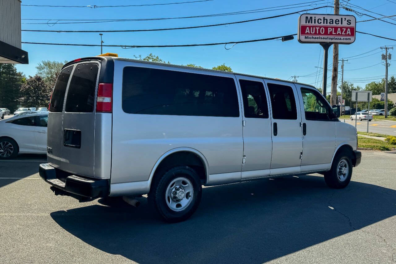 Used 2016 Chevrolet Express 3500 LS RWD image 4