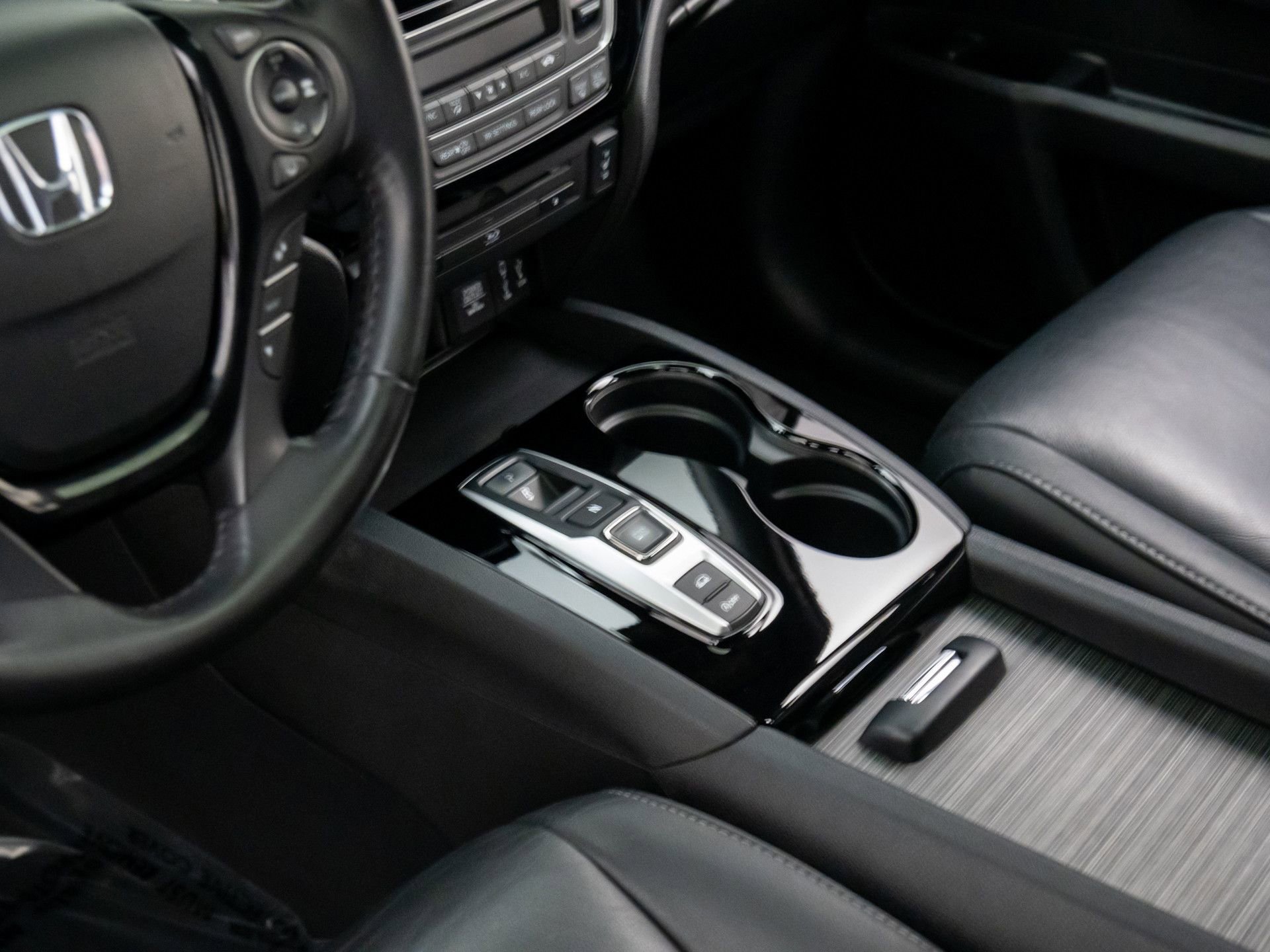 Used 2018 Honda Pilot Touring image 12