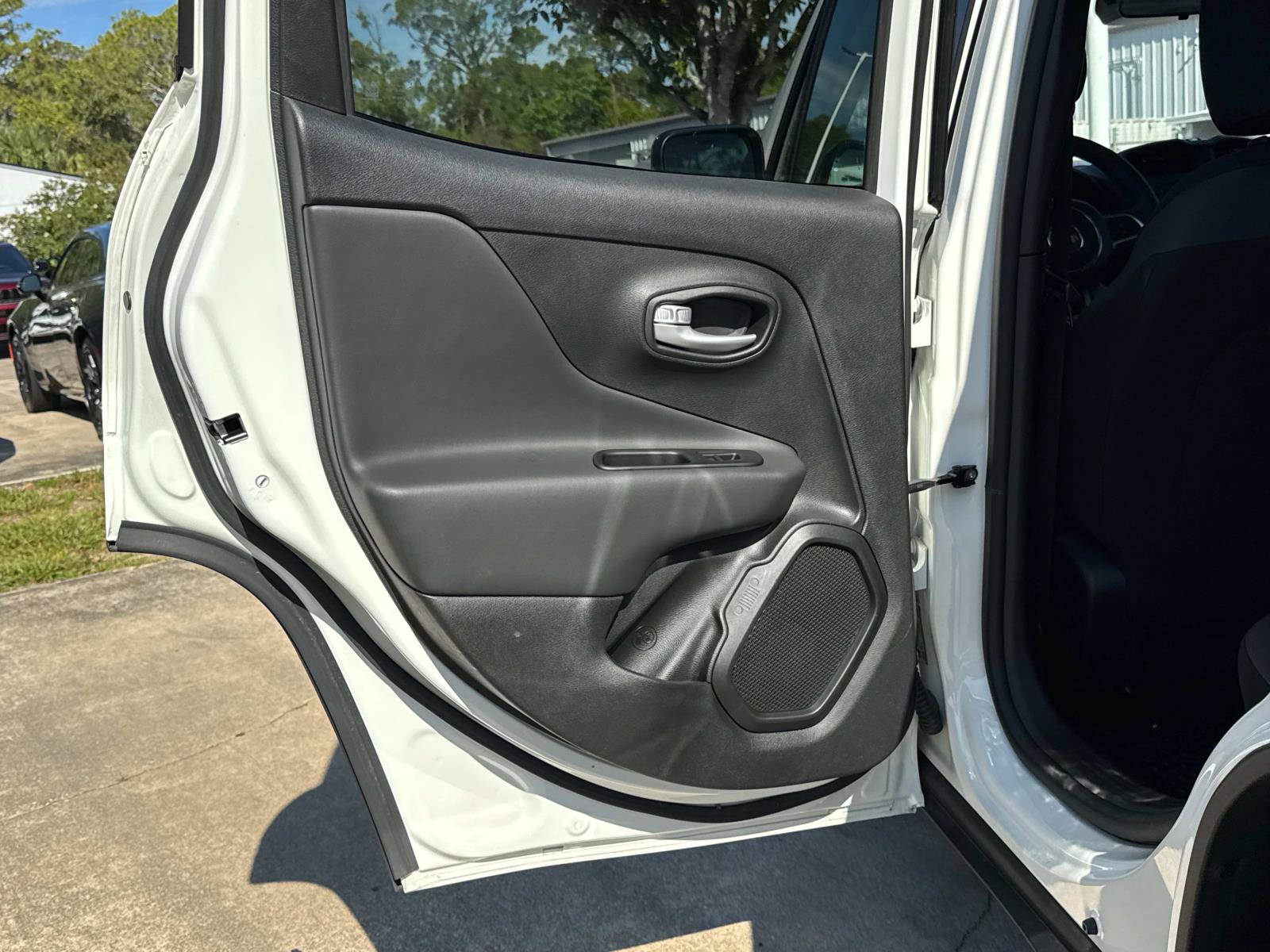 Certified 2023 Jeep Renegade Latitude AWD/4WD image 11