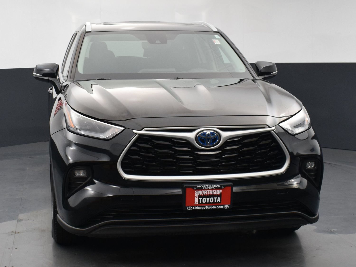 Used 2024 Toyota Highlander XLE AWD/4WD image 7