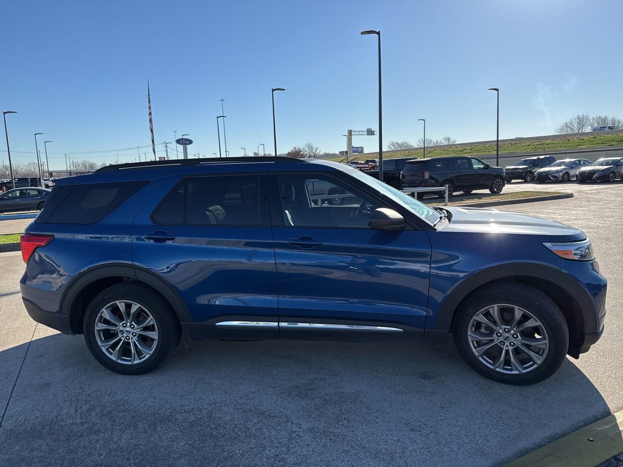 Used 2022 Ford Explorer XLT w/ Equipment Group 202A image 17