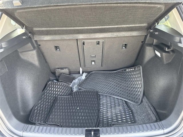 Certified 2025 Volkswagen Taos SE w/ Panoramic Sunroof Package image 5