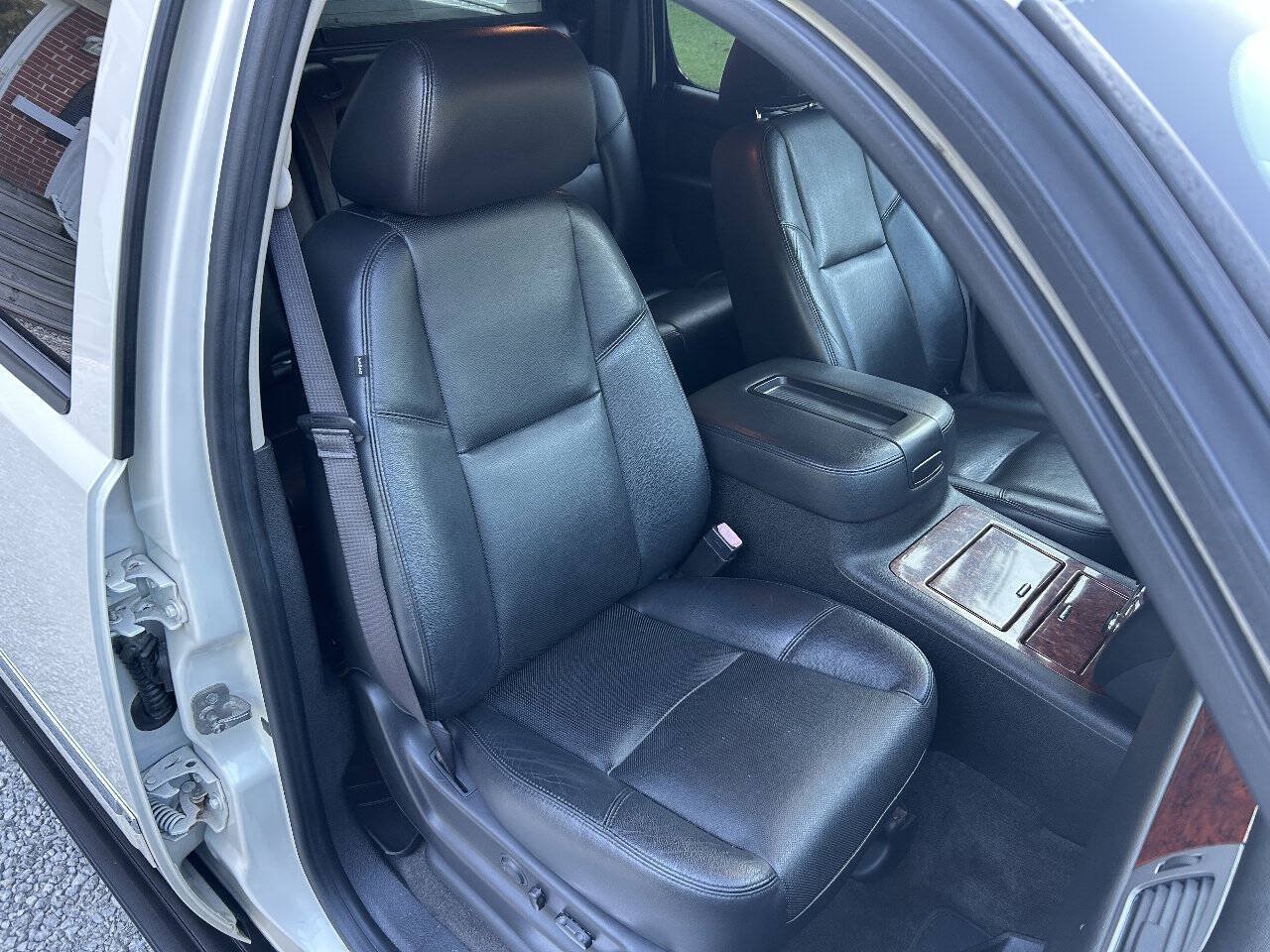 Used 2013 Chevrolet Avalanche LTZ AWD/4WD image 24