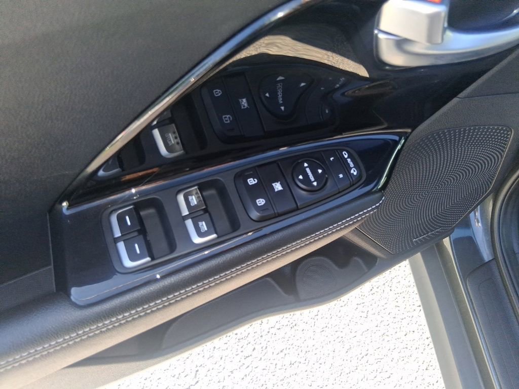 Certified 2022 Kia Niro EX w/ Cold Weather Package image 10