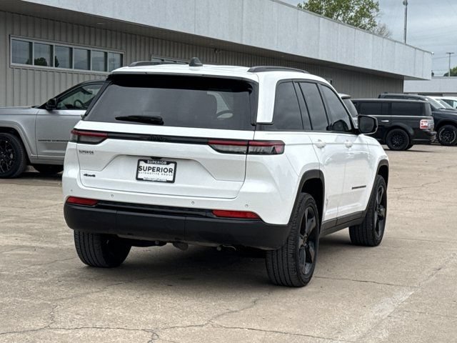 Used 2023 Jeep Grand Cherokee Altitude AWD/4WD image 3