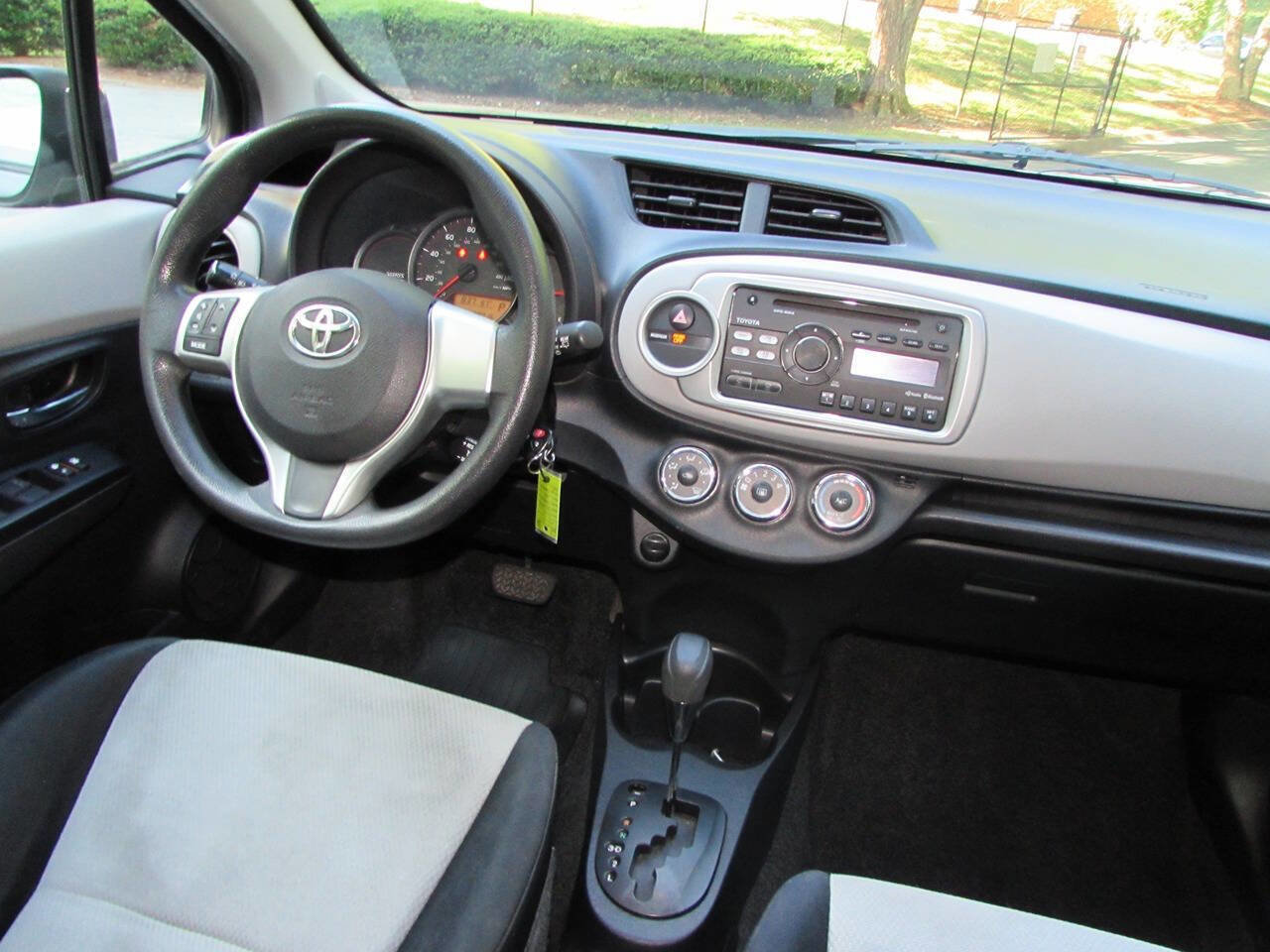 Used 2012 Toyota Yaris LE FWD image 17