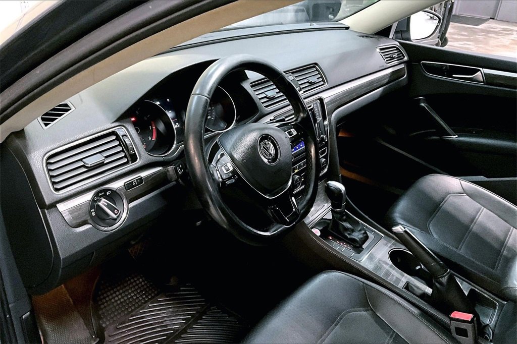 Used 2018 Volkswagen Passat 2.0T SE image 14