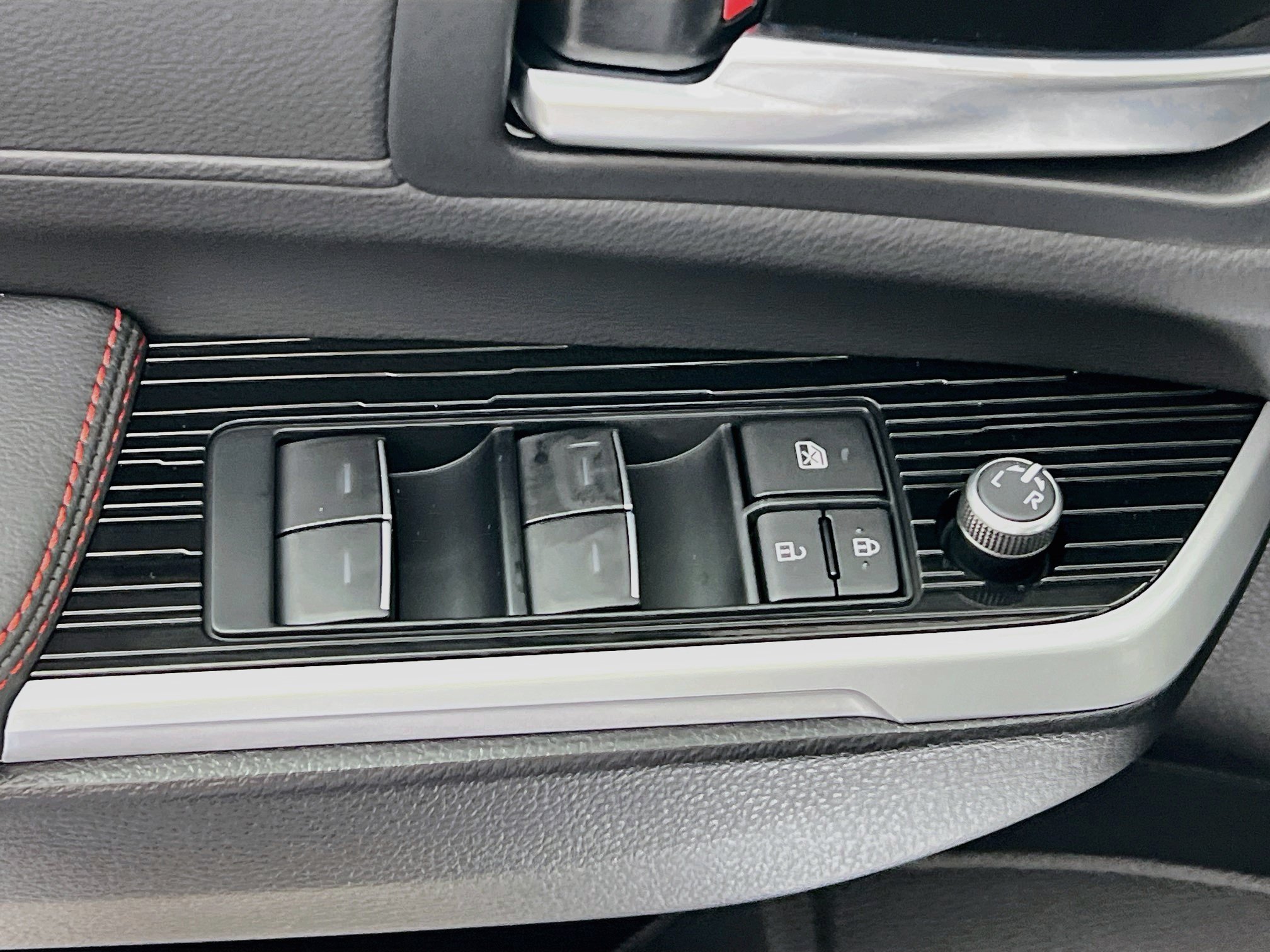 New 2026 Toyota Sienna XSE FWD image 16