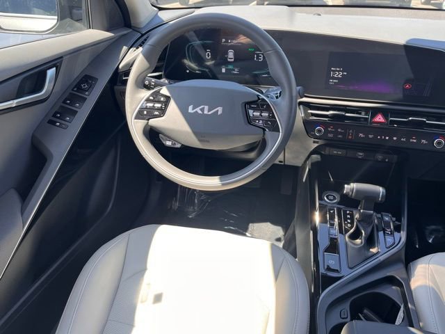 Used 2023 Kia Niro EX image 6