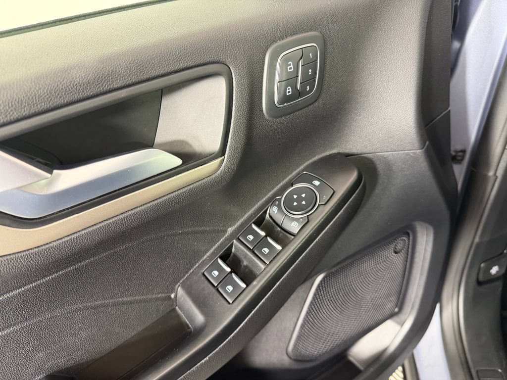 Used 2022 Ford Escape SEL w/ Technology Package AWD/4WD image 17